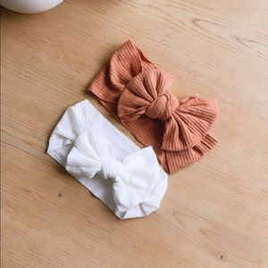Newborn head bows